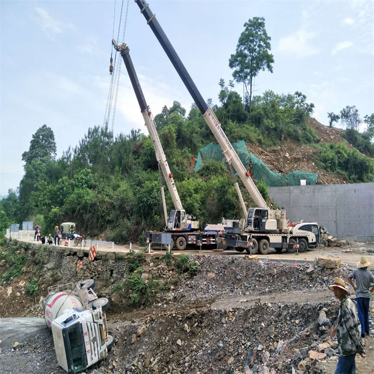 铜陵郊区汽车掉沟里叫吊车救援要多少钱